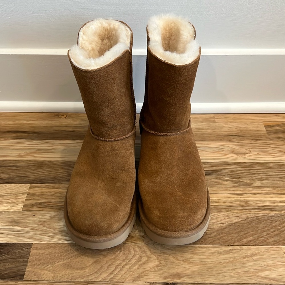 Ugg Marciela Boots! NEVER WORN! Size 8